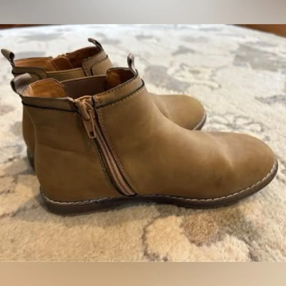 Boys Nordstrom boots, size 2